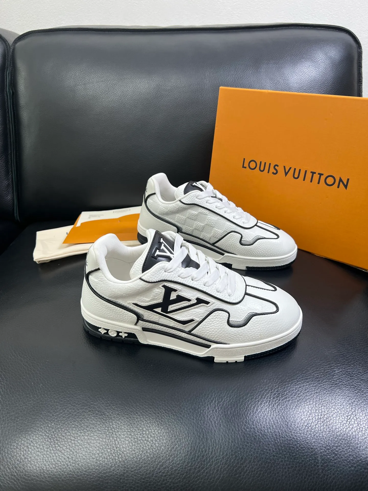 Men's shoes💰840 Lv 🔍Top purchasing agent🇮🇹 Louis Vuitton, the sports sneaker counter is synchronized, the uppers are imported from Italy, high-quality splicing colorful and complex crafts, the imported mesh padding is soft and comfortable, soles: original soles specially provided by the original factory, T men's men's shoes 💰U exclusive movable molded soles are super comfortable, original factory and single goods, 🔍🔍high quality, you can enter and leave the counter at will, welcome to compare, code number 39-44 (customized 38 45) 85878